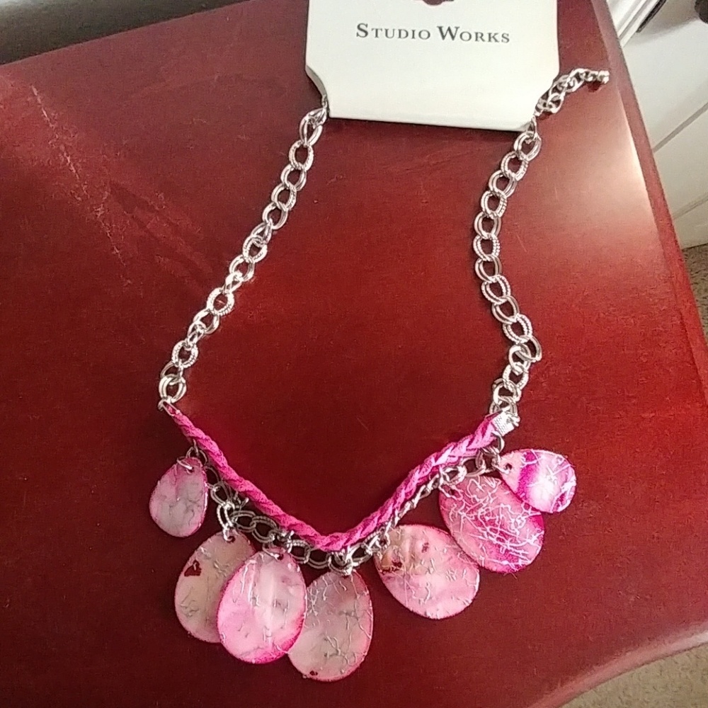 Pink necklace - Picture 2 of 3